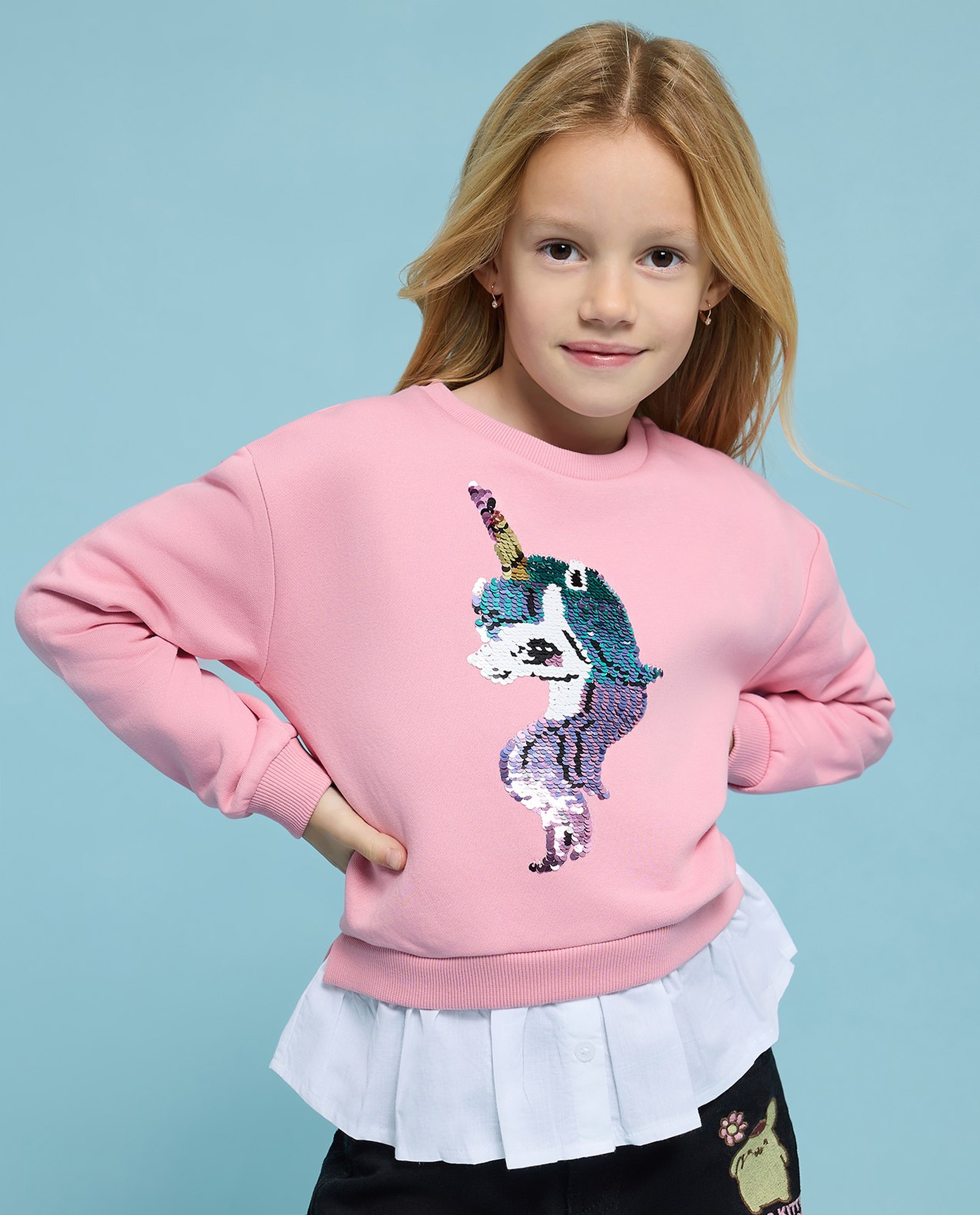 Sequined Unicorn Sweatshirt with Crew Neck and Long Sleeves