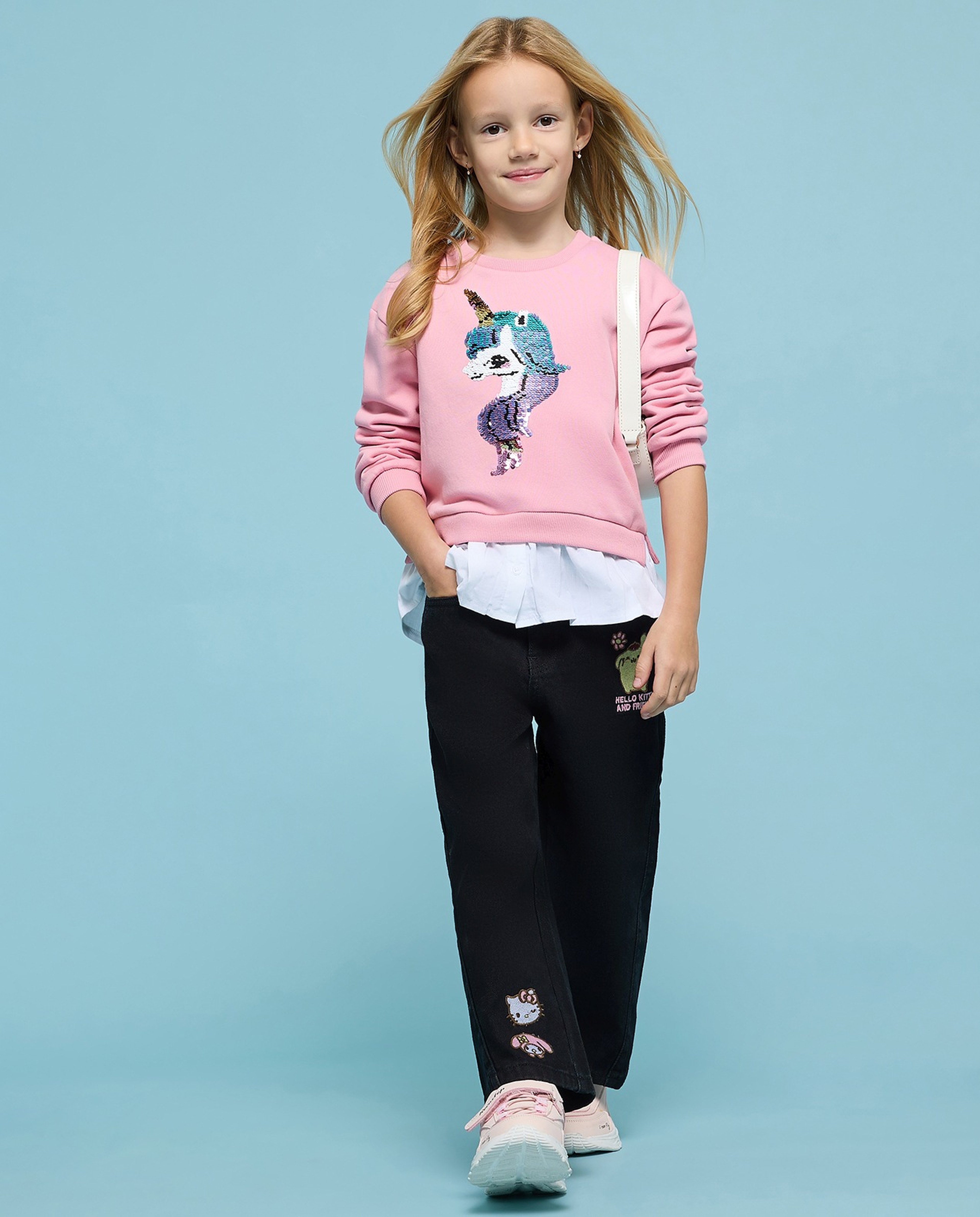 Sequined Unicorn Sweatshirt with Crew Neck and Long Sleeves
