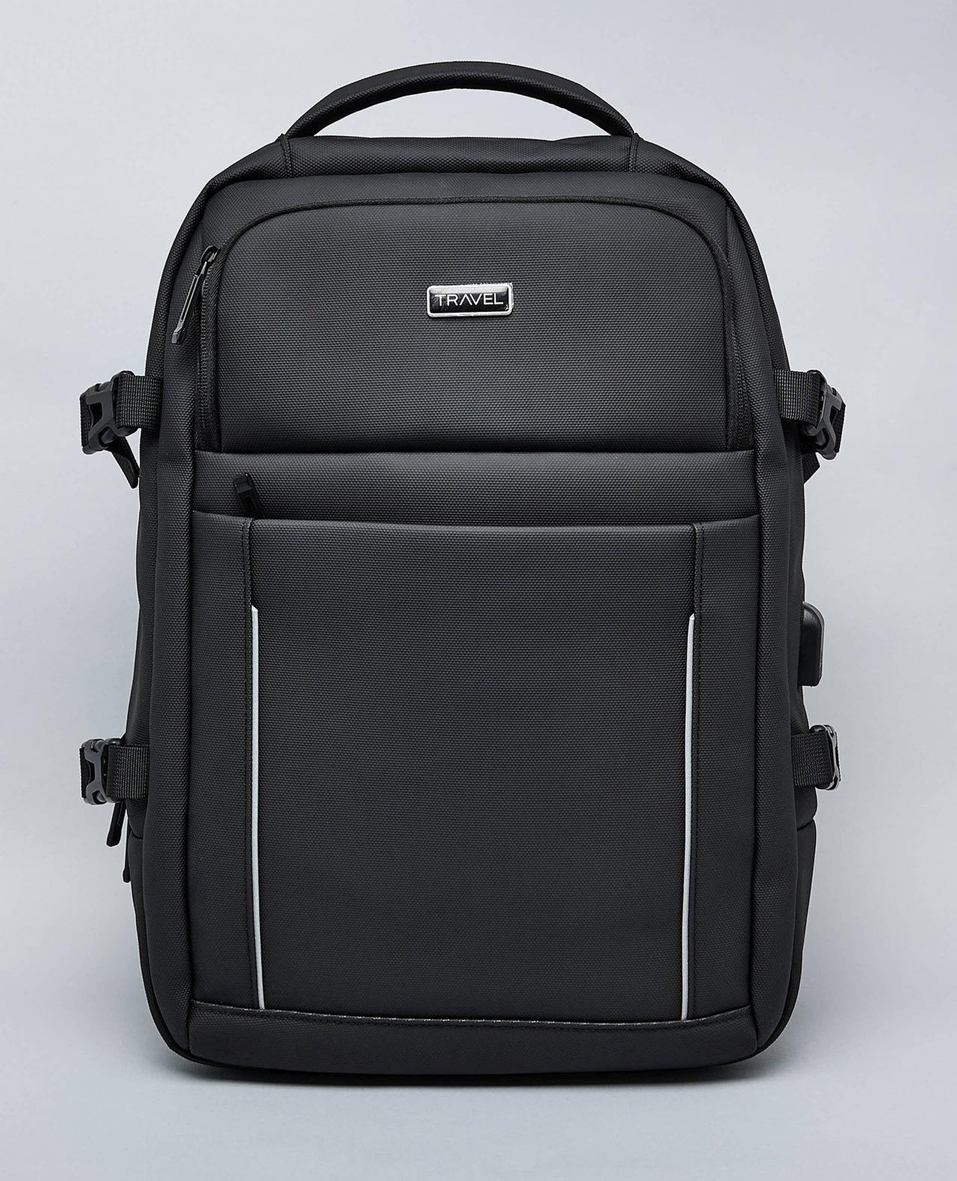 شنطة ظهر سادة بسحاب