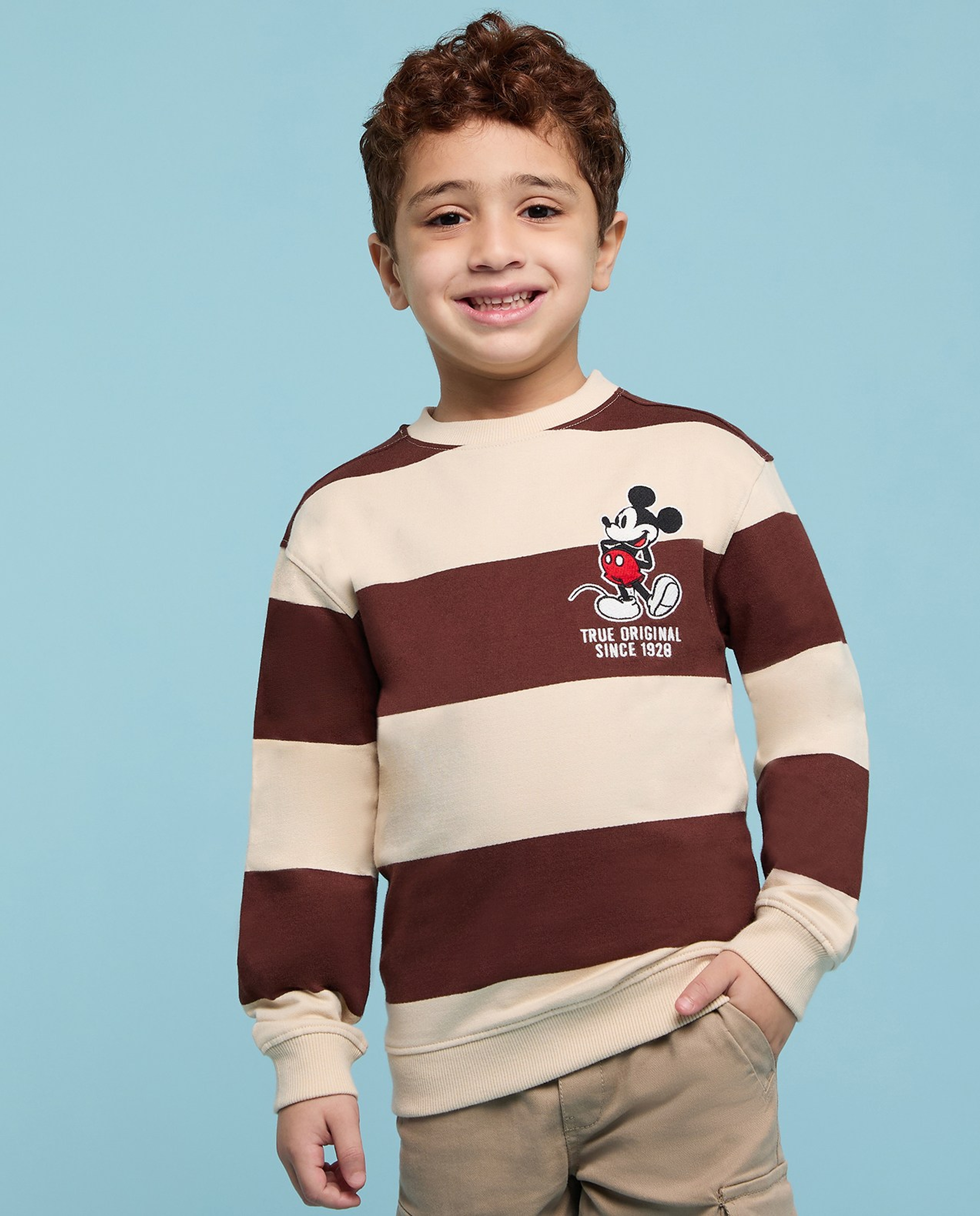 Mickey Mouse Embroidered Sweatshirt with Crew Neck and Long Sleeves