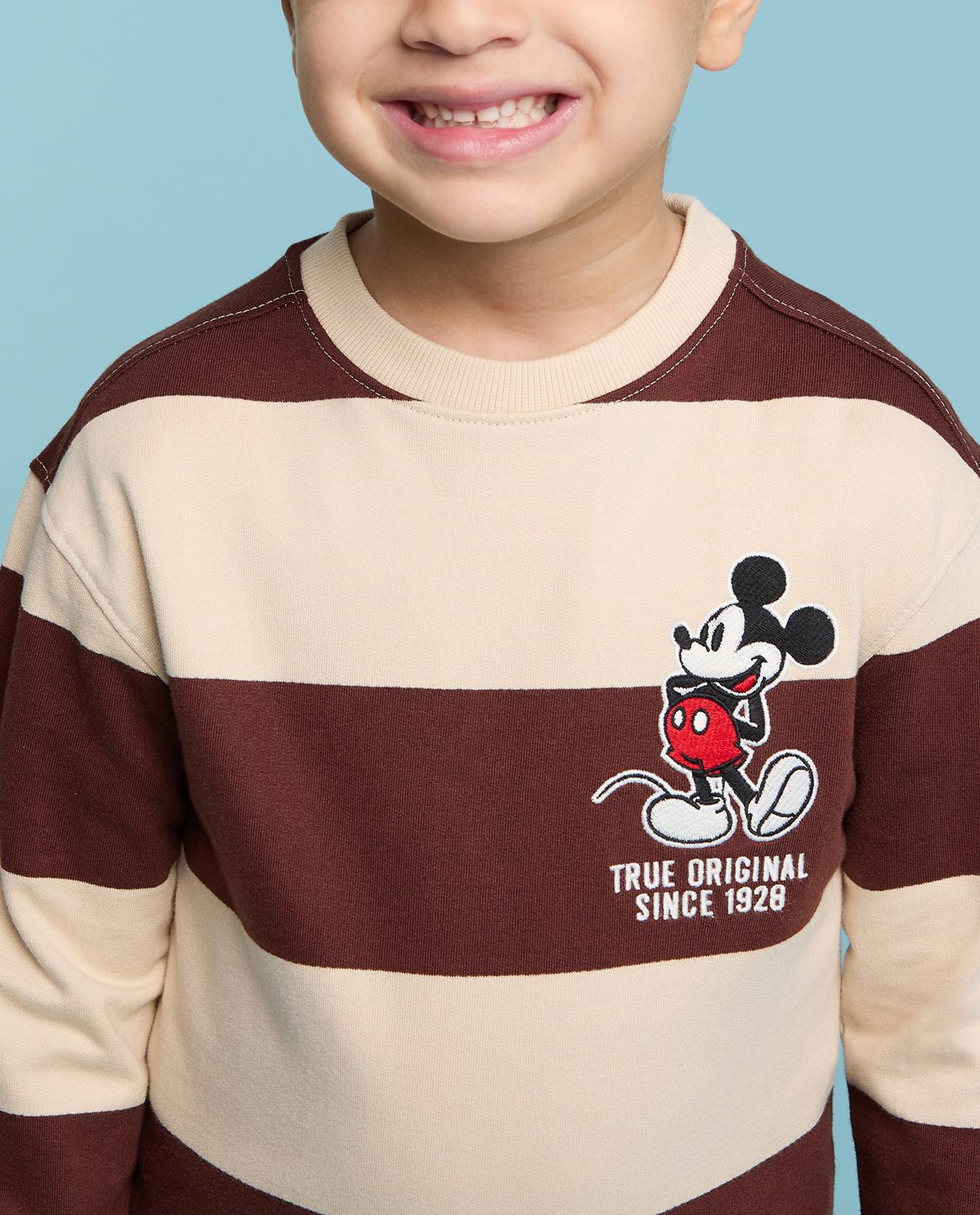 Mickey Mouse Embroidered Sweatshirt with Crew Neck and Long Sleeves