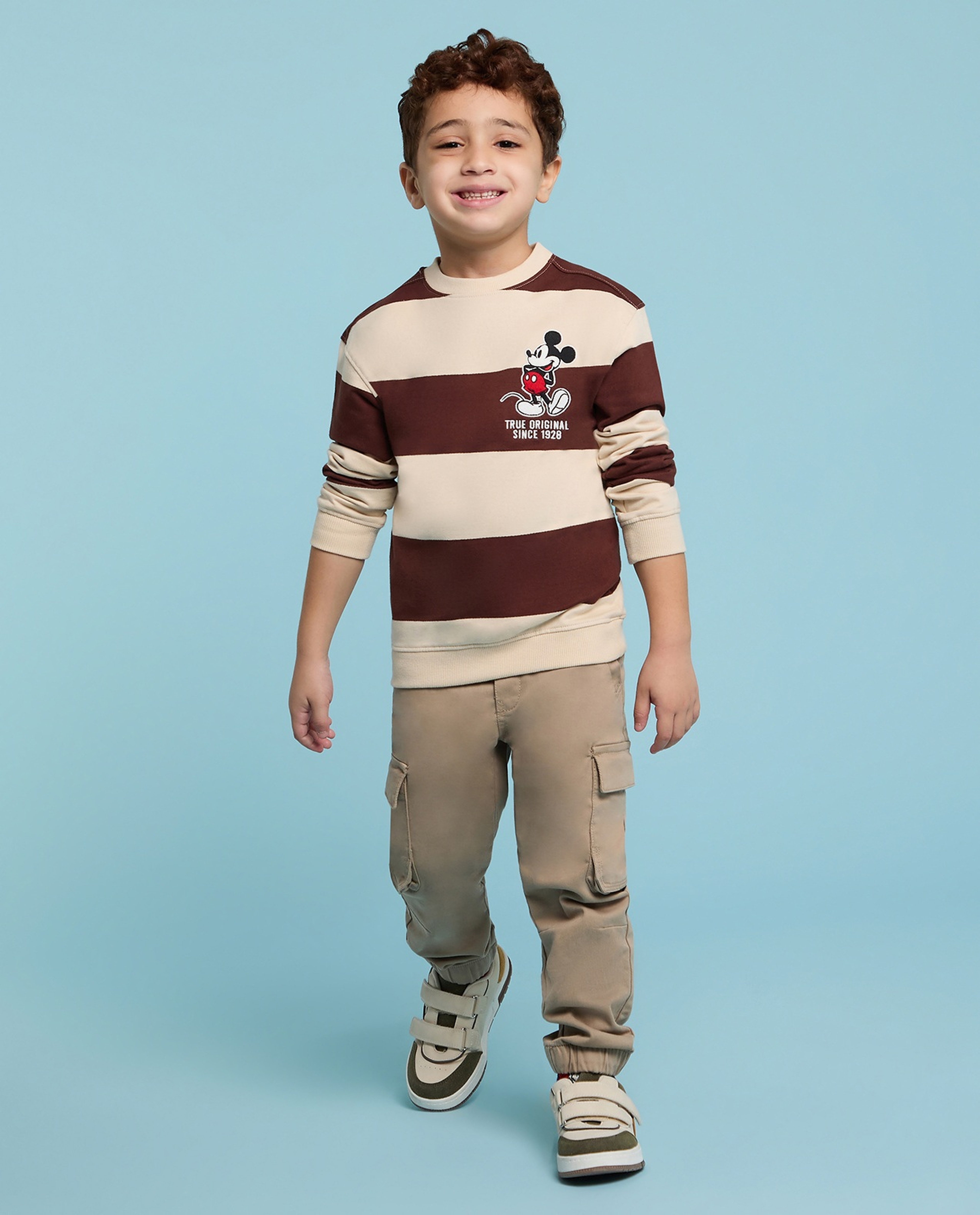 Mickey Mouse Embroidered Sweatshirt with Crew Neck and Long Sleeves