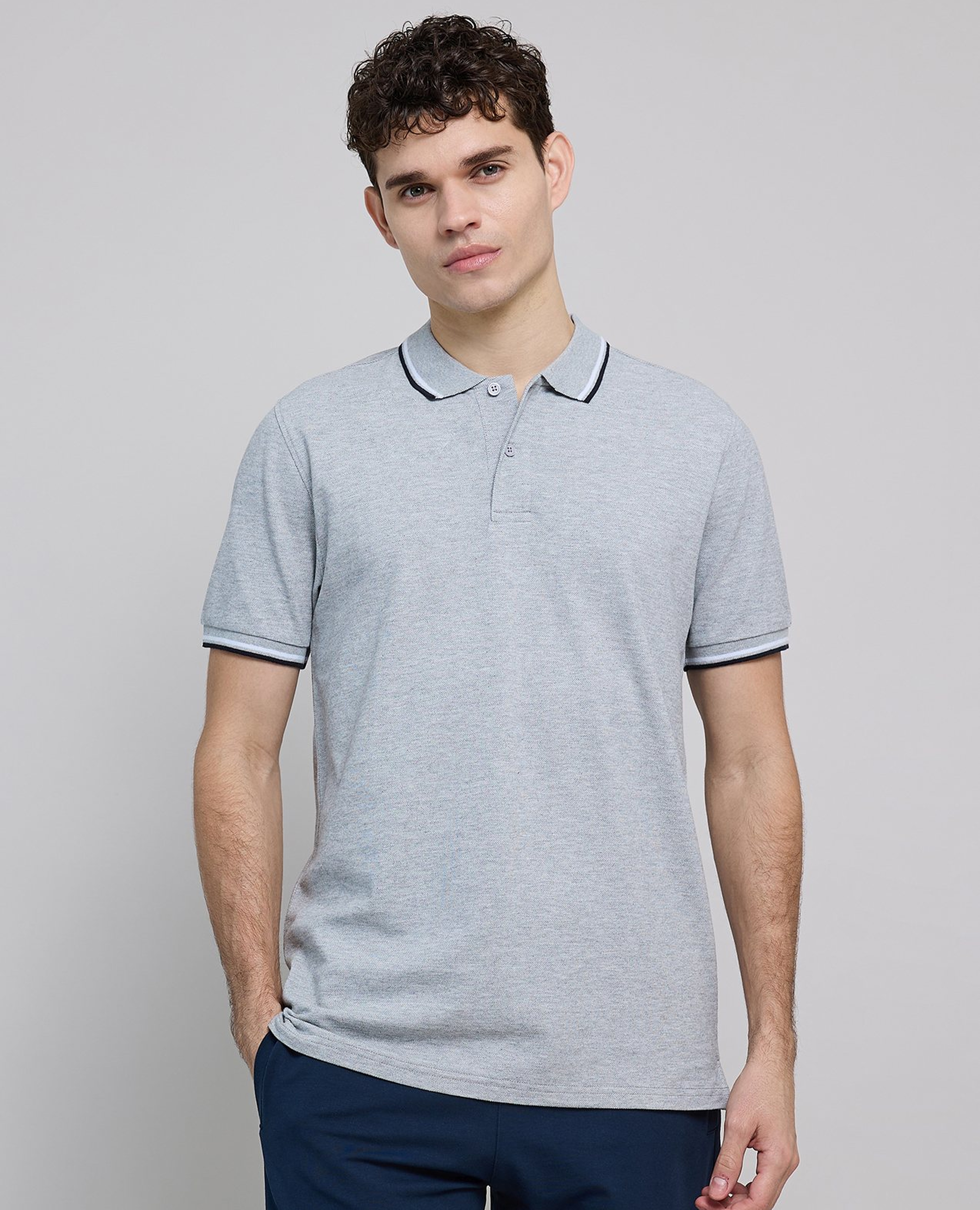 تيشيرت بولو بأطراف متباينة وكم قصير