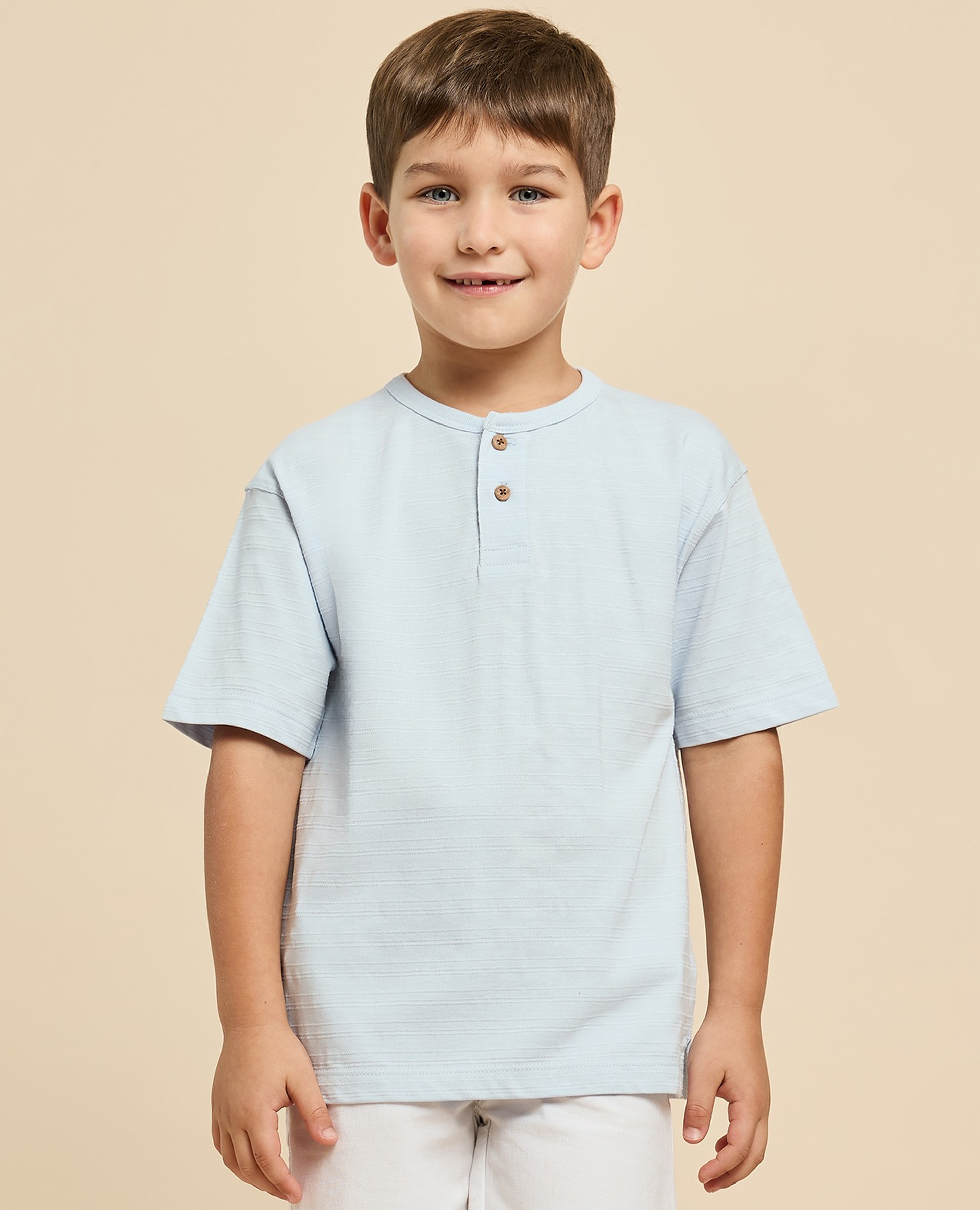 تيشيرت كم قصير بياقة هنلي